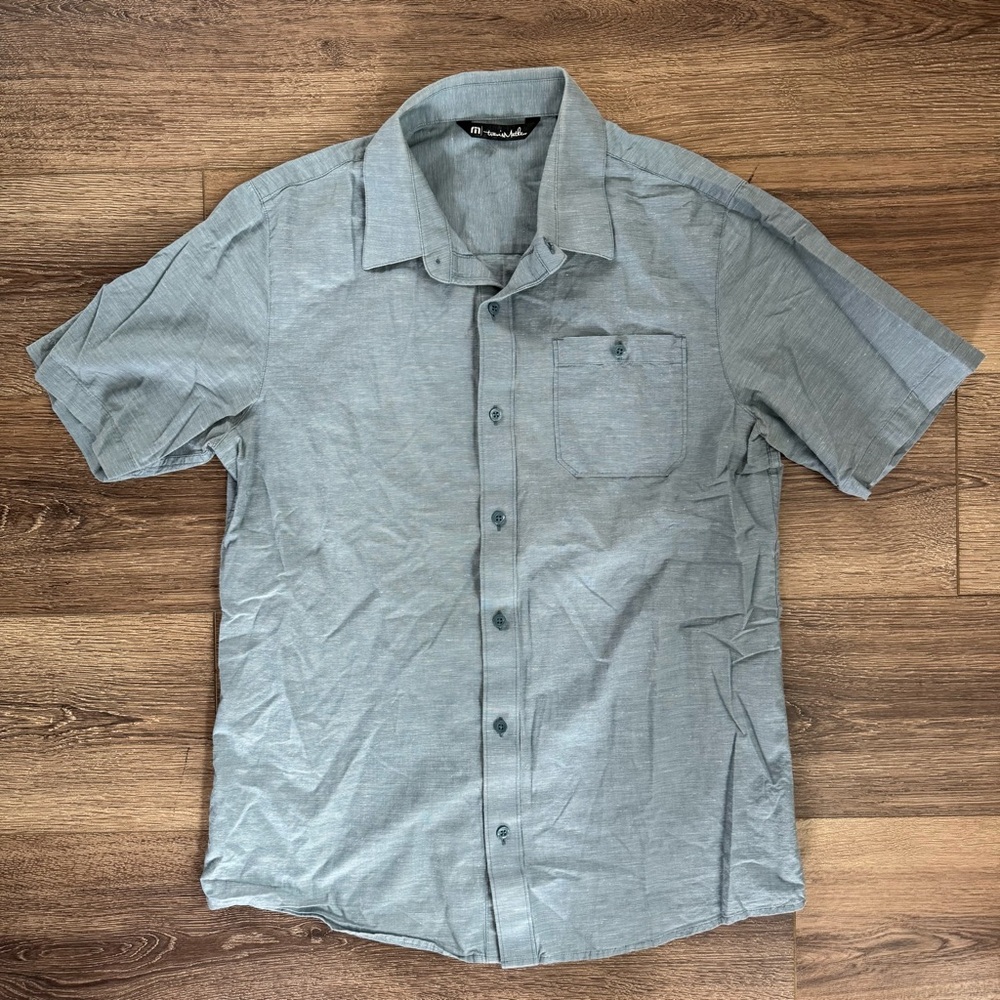 NWOT Travis Mathew Short-Sleeve Button-Up Collared Shirt, Light Blue Grey